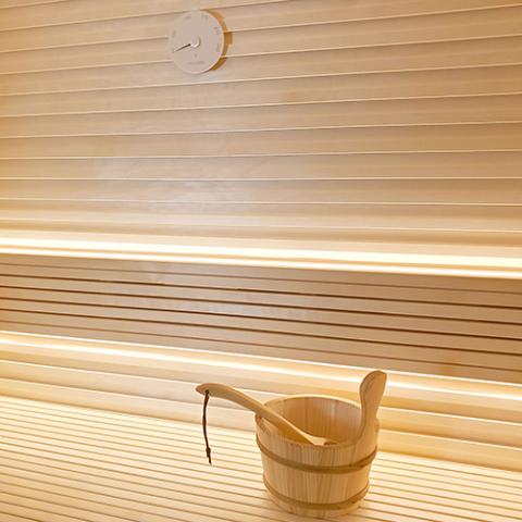 SaunaLife Wooden 1 - Gallon Sauna Bucket Set with Wood Ladle and Thermometer - White - The Sauna Solution